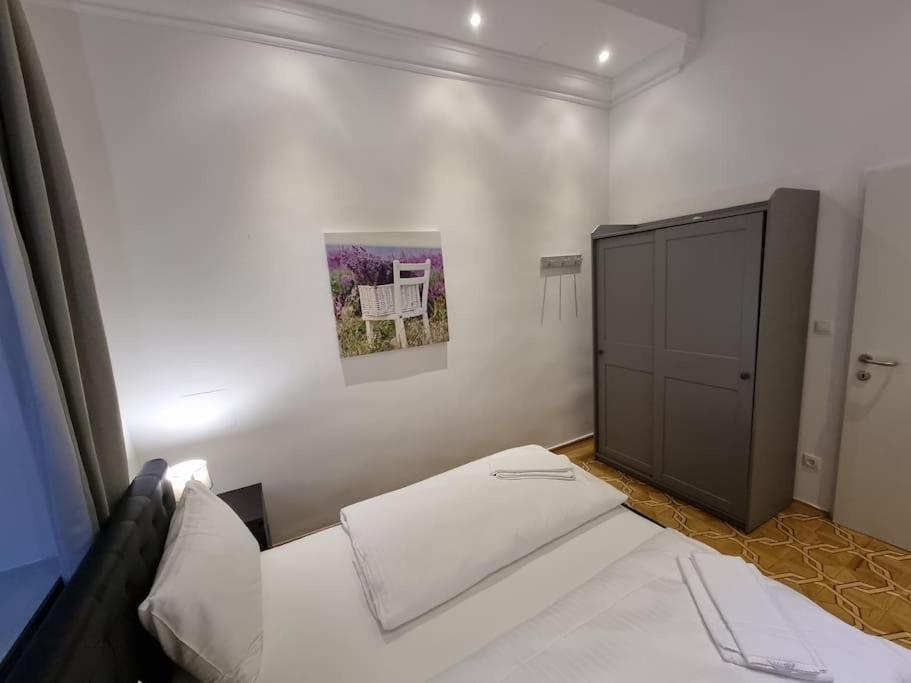 Sissi Royal Suite - Inner City 4 Bedroom Apartment Wien Exterior foto